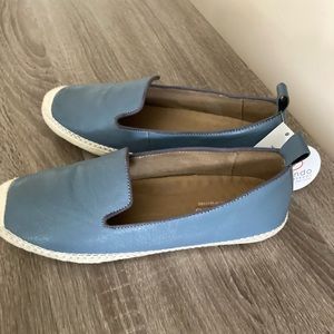 Nwt Blondo Bella espadrille blue gray leather flats